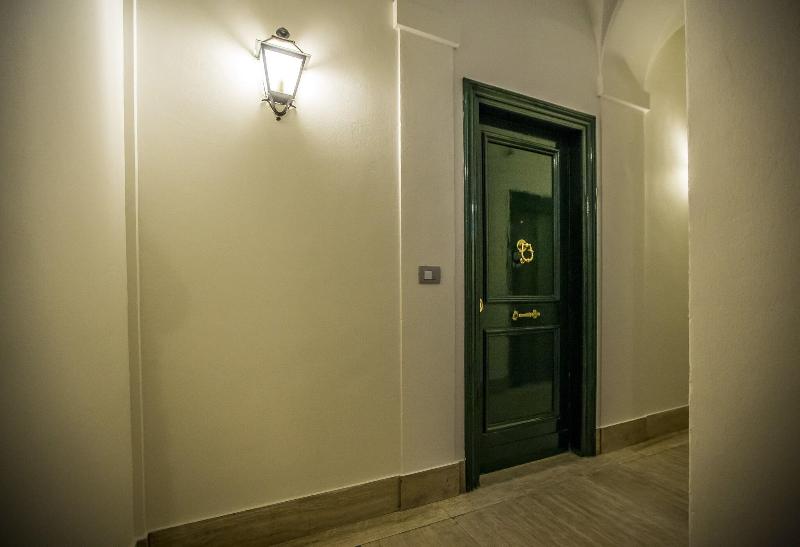 Trevi Contemporary Suite - Lobi