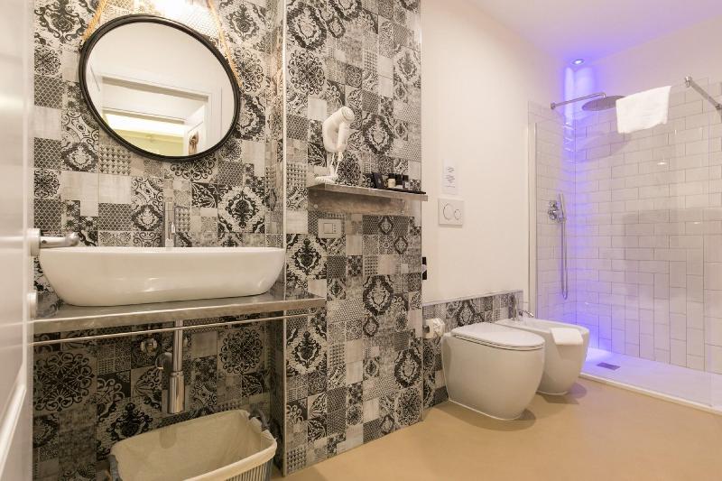 Trevi Contemporary Suite - Oda