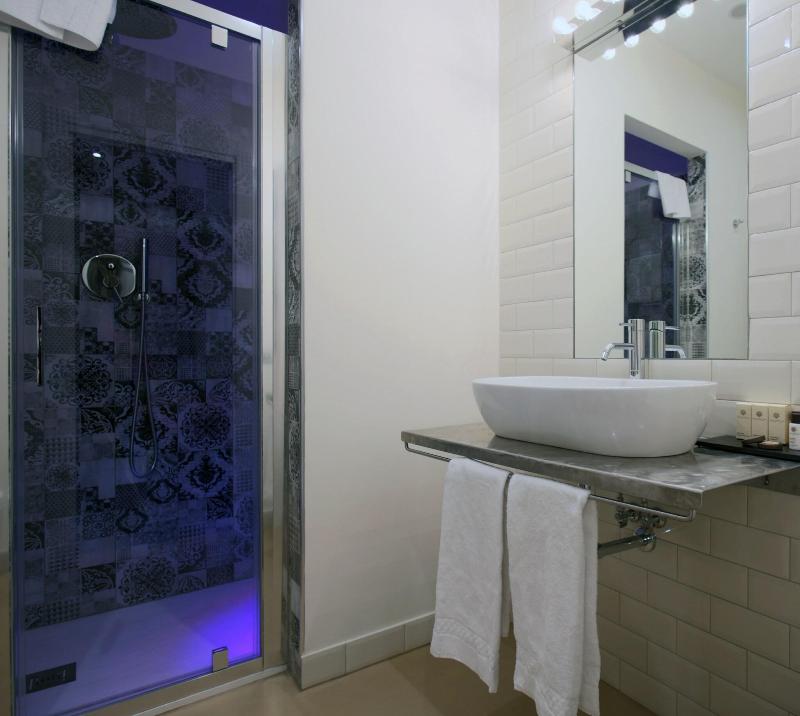 Trevi Contemporary Suite - Oda
