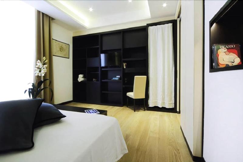At Forty-One - Oda