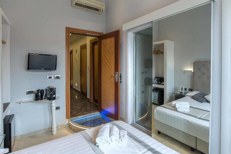 Pantheon Caesar Relais - Oda
