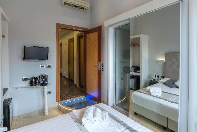 Pantheon Caesar Relais - Oda