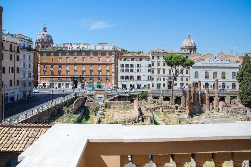 Pantheon Caesar Relais - Oda