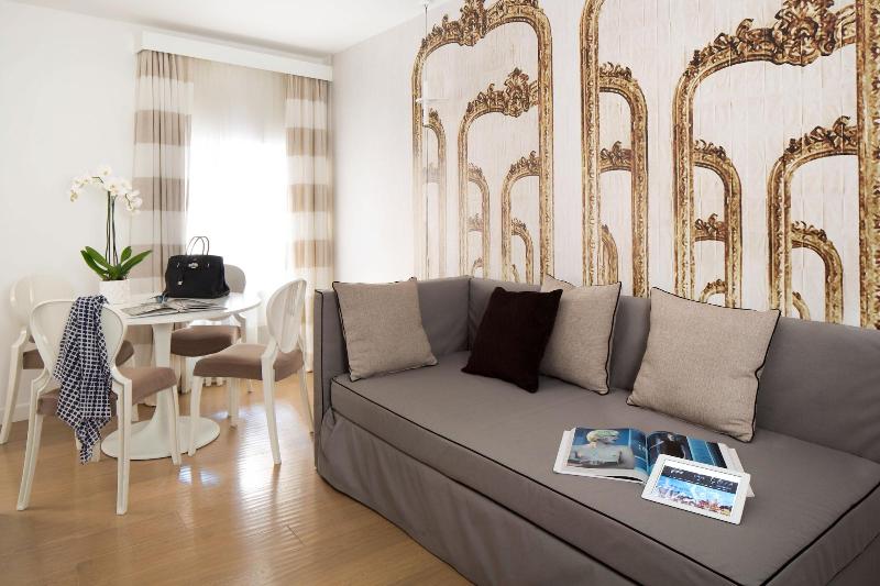 Via Del Corso Home - Oda