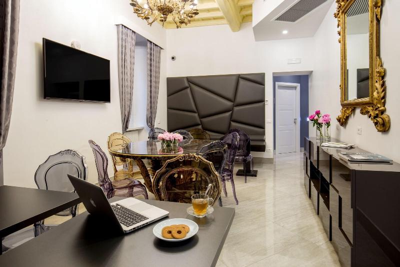GCF LUXURY SUITES, Guest House - Lobi