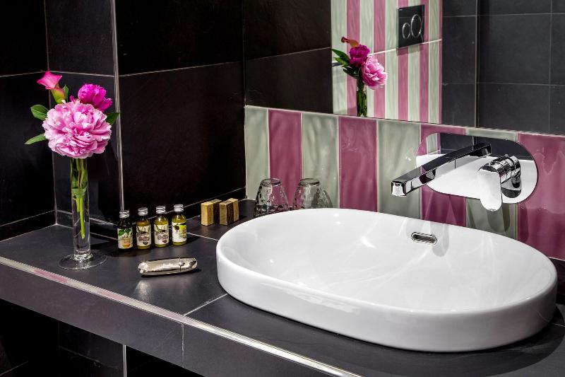 GCF LUXURY SUITES, Guest House - Oda