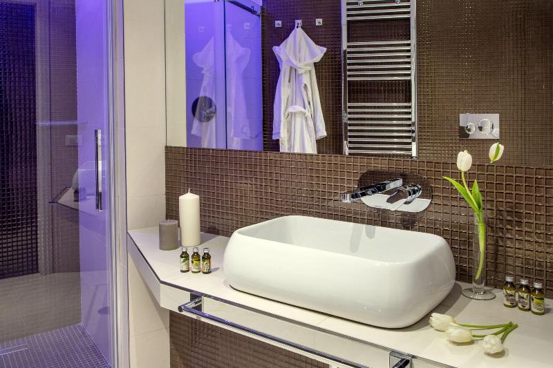 GCF LUXURY SUITES, Guest House - Oda
