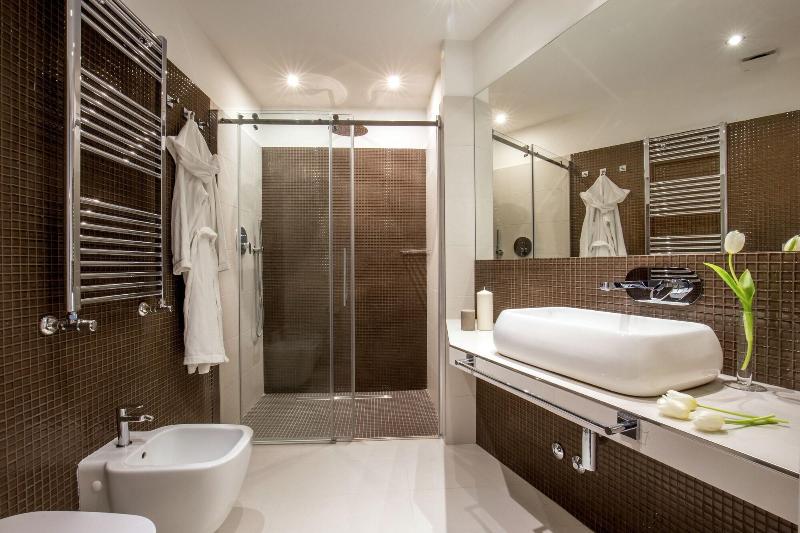 GCF LUXURY SUITES, Guest House - Oda
