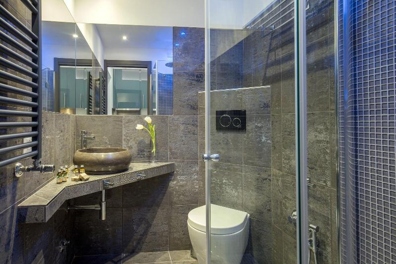 GCF LUXURY SUITES, Guest House - Oda