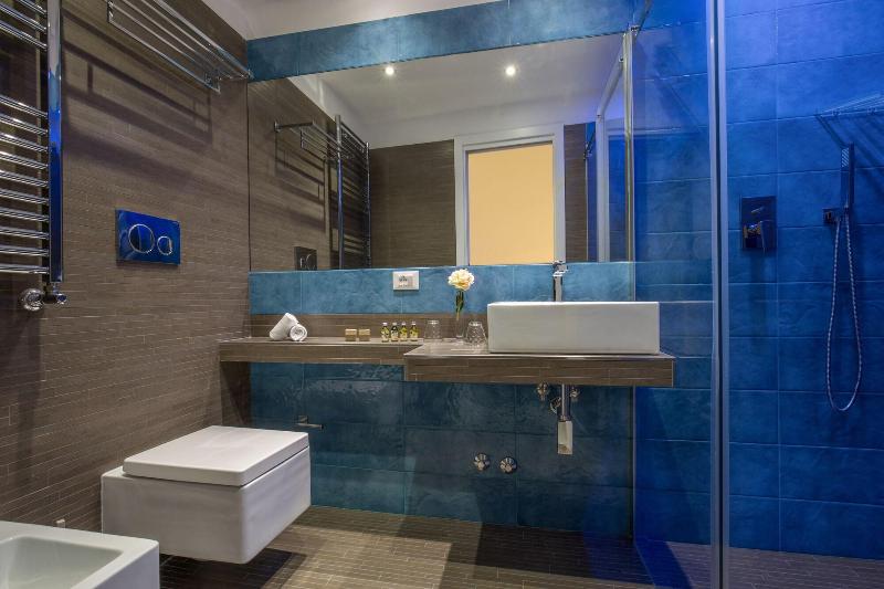 GCF LUXURY SUITES, Guest House - Oda