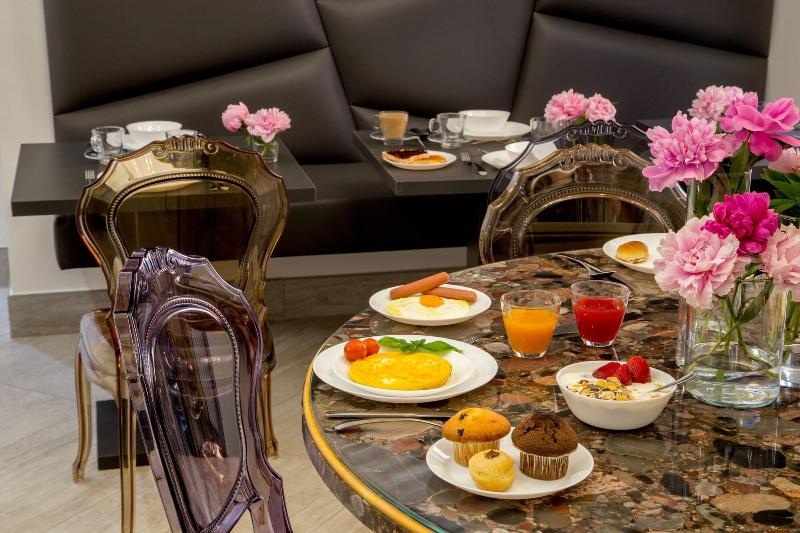 GCF LUXURY SUITES, Guest House - Restoran