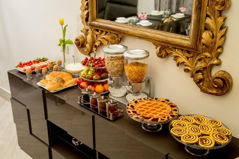 GCF LUXURY SUITES, Guest House - Restoran