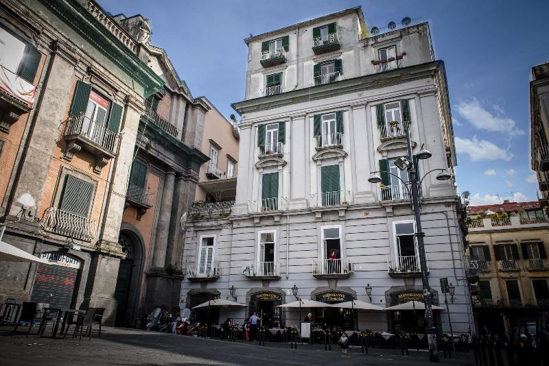 B&B Le 4 Stagioni Dante's Suites - Genel