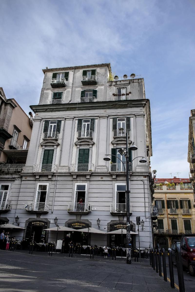 B&B Le 4 Stagioni Dante's Suites - Genel