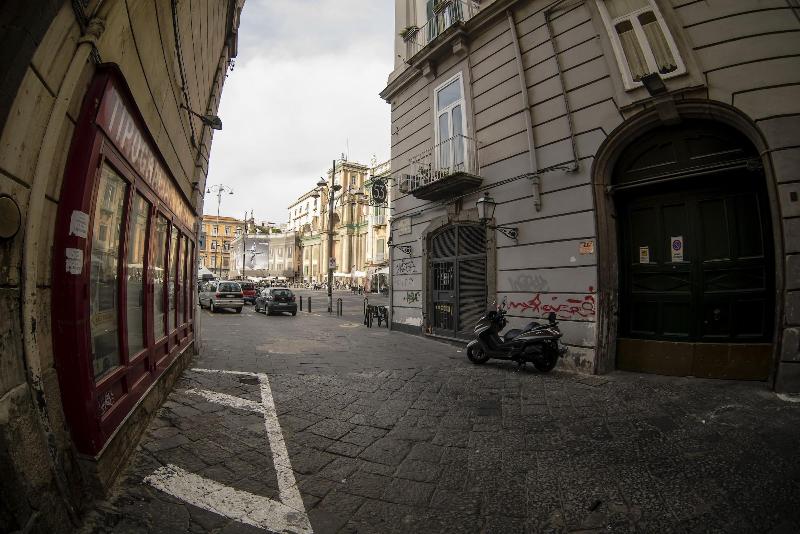 B&B Le 4 Stagioni Dante's Suites - Genel