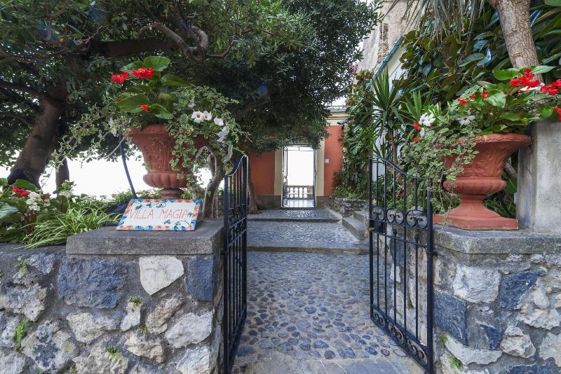 Villa Magia - Genel
