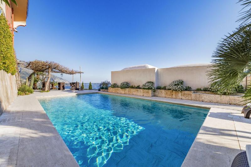 Villa Magia - Genel