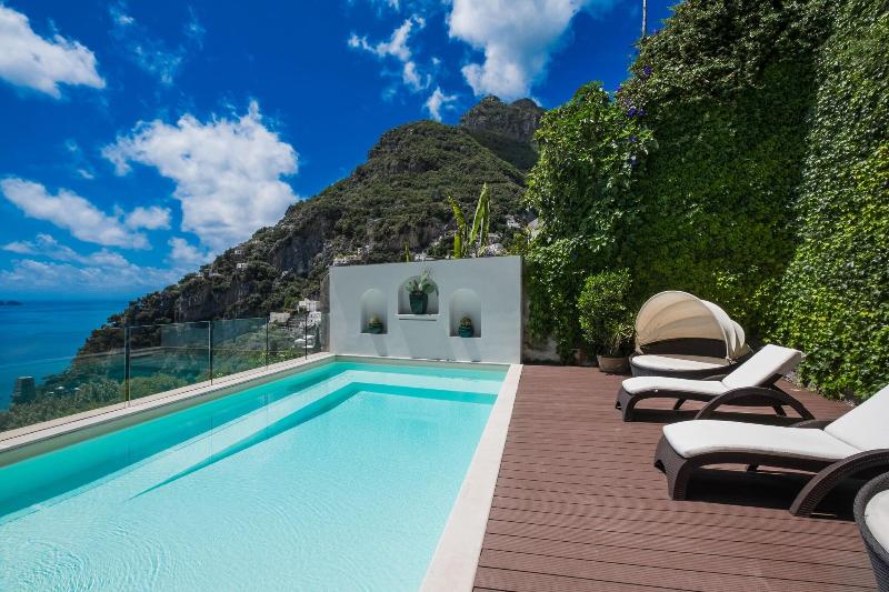 Villa Magia - Genel