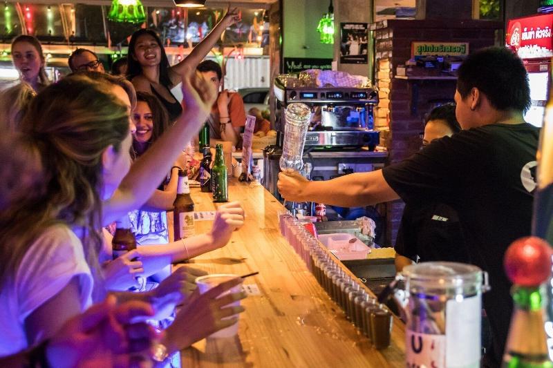 Mad Monkey Bangkok Hostel - Adults Only - Bar
