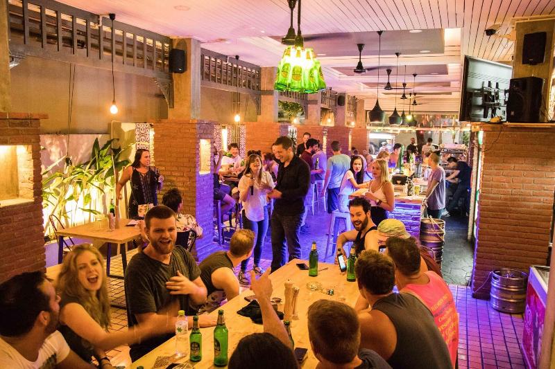 Mad Monkey Bangkok Hostel - Adults Only - Bar
