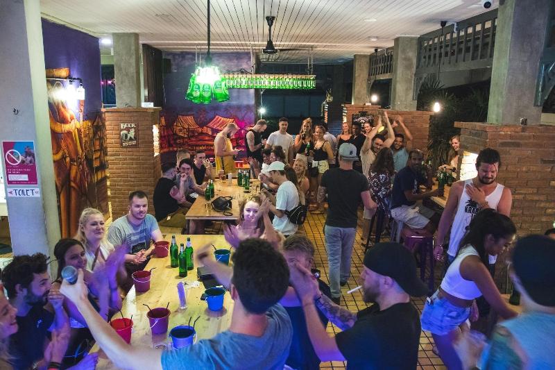 Mad Monkey Bangkok Hostel - Adults Only - Bar