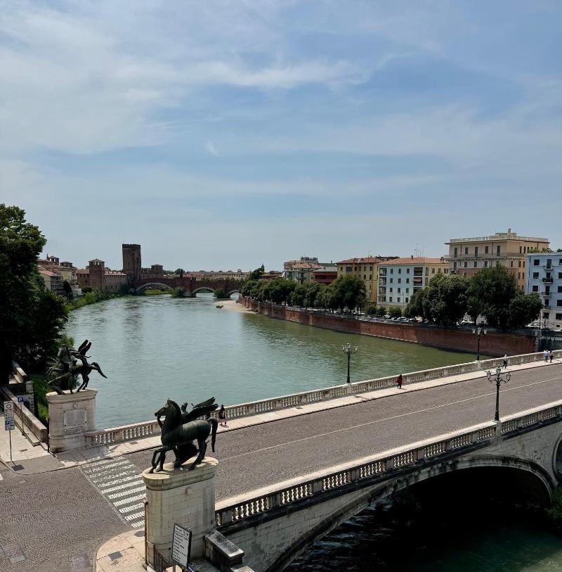 Lady Verona - Oda