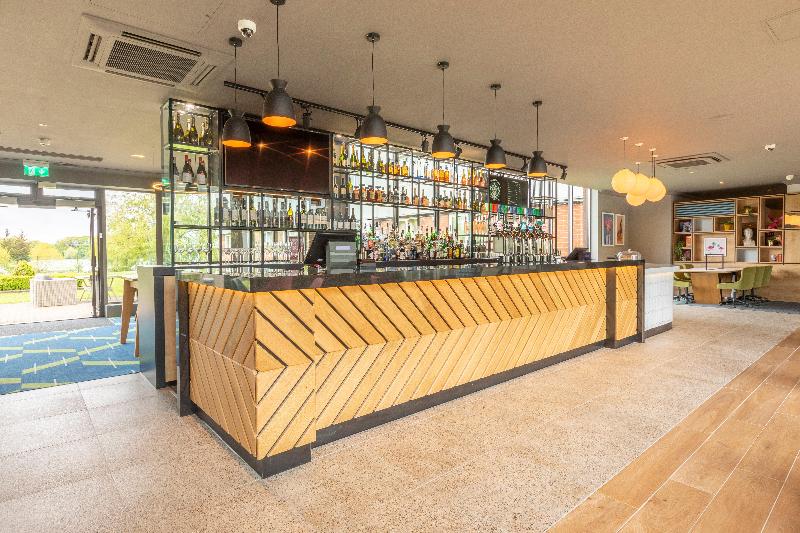 Holiday Inn Basildon - Bar
