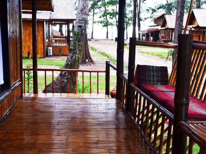 Eco Lanta Hideaway Beach Resort - Teras