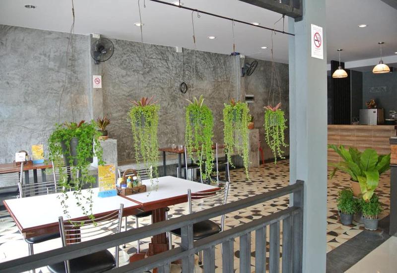 Phang Nga Guesthouse by ZUZU - Restoran