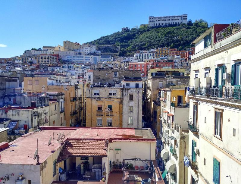 Sui Tetti Di Napoli - Genel