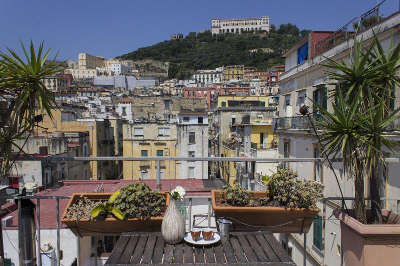 Sui Tetti Di Napoli - Oda