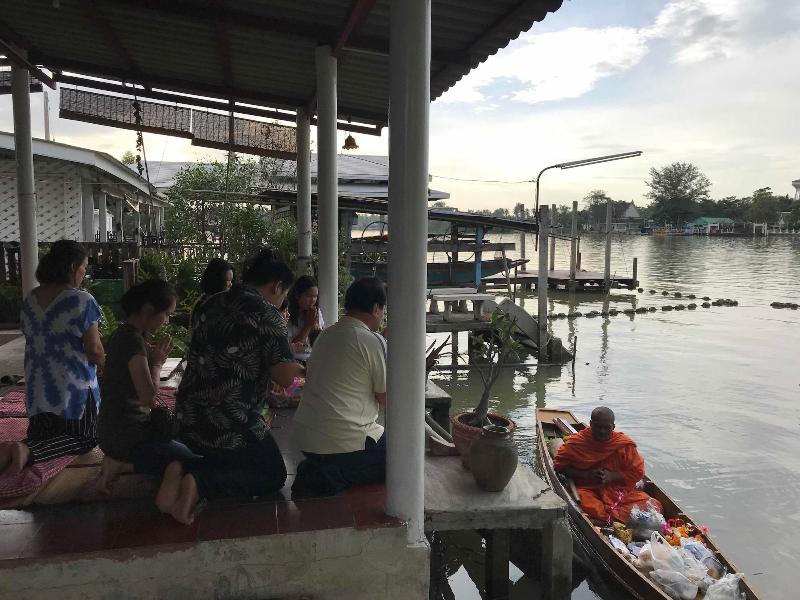 Se Sun Amphawa - Oda