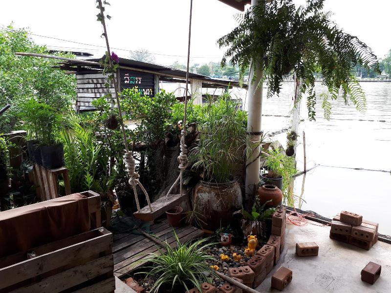 Se Sun Amphawa - Teras