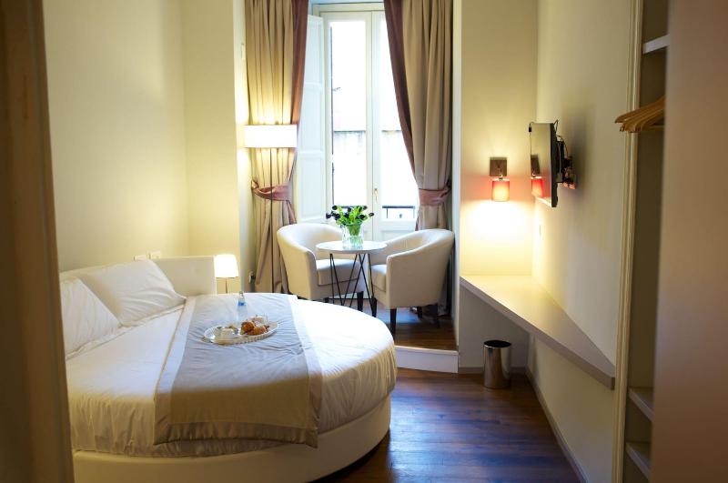 Piazza Farnese Luxury Suites - Oda
