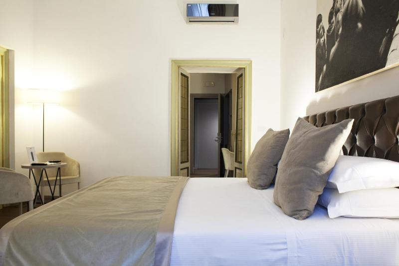 Piazza Farnese Luxury Suites - Oda