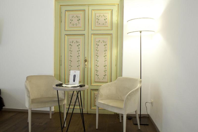 Piazza Farnese Luxury Suites - Oda