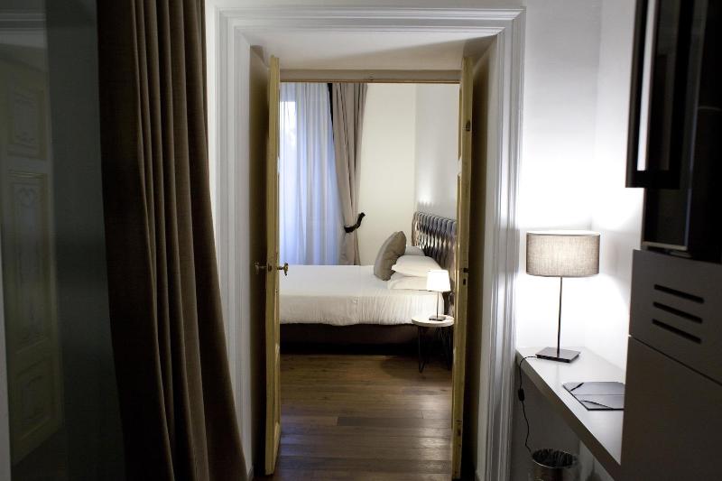 Piazza Farnese Luxury Suites - Oda