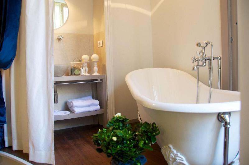 Piazza Farnese Luxury Suites - Oda