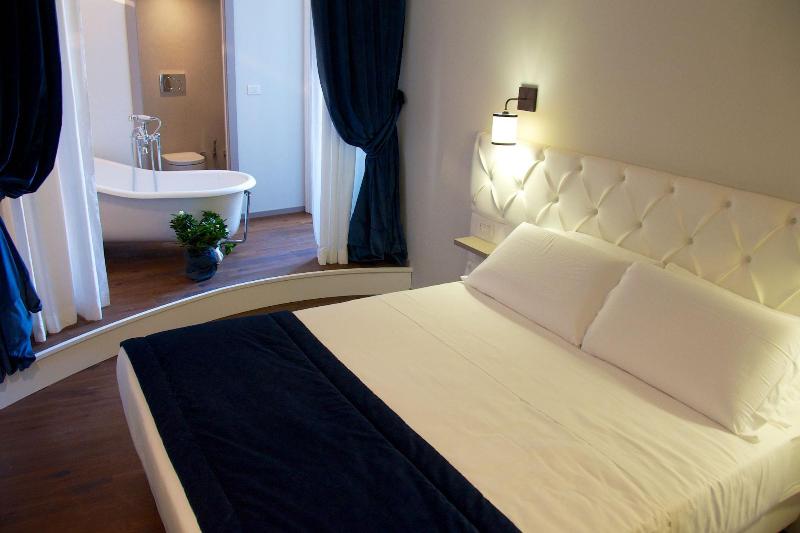 Piazza Farnese Luxury Suites - Oda