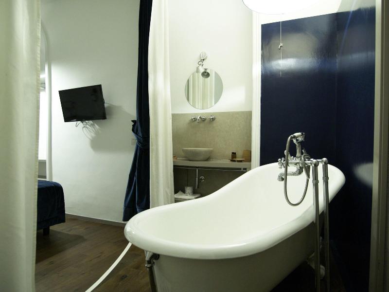 Piazza Farnese Luxury Suites - Oda