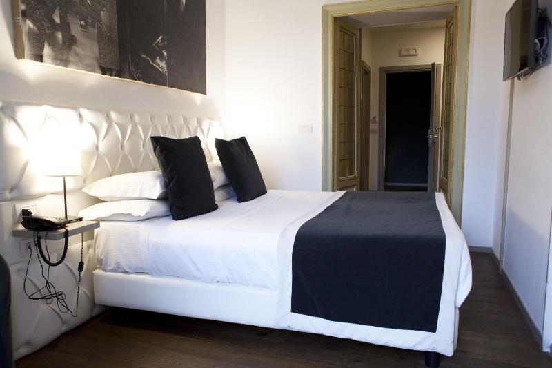 Piazza Farnese Luxury Suites - Oda