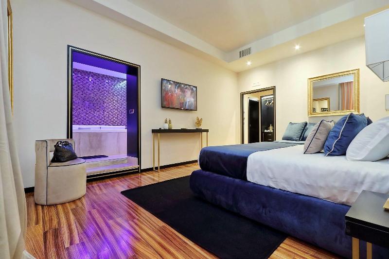 Spanish Diamond Luxury Suites Jacuzzi - Oda