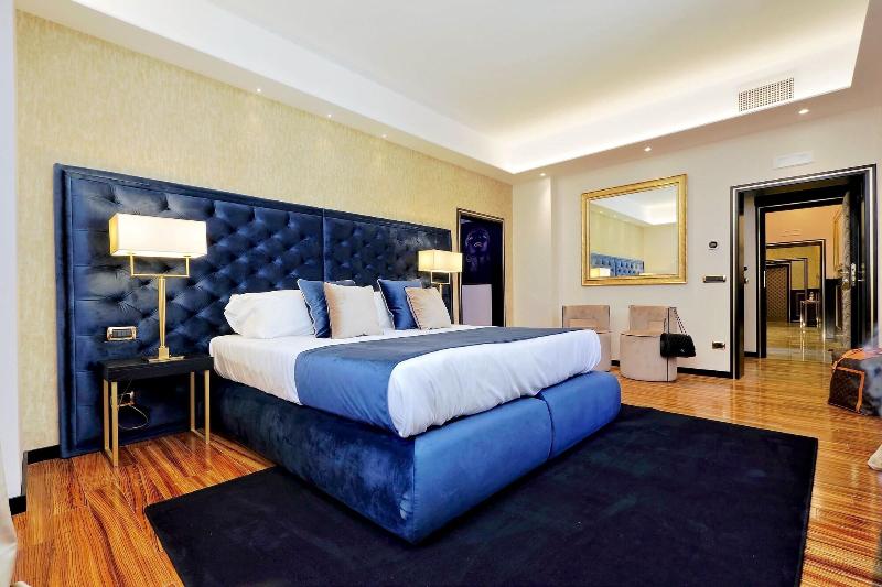 Spanish Diamond Luxury Suites Jacuzzi - Oda