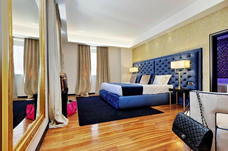 Spanish Diamond Luxury Suites Jacuzzi - Oda