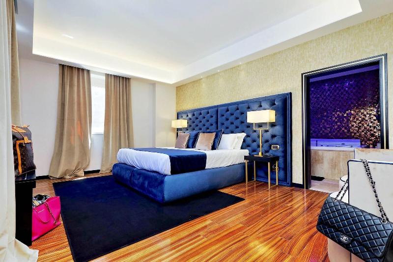 Spanish Diamond Luxury Suites Jacuzzi - Oda