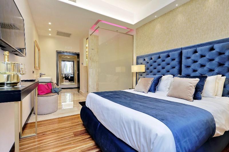 Spanish Diamond Luxury Suites Jacuzzi - Oda