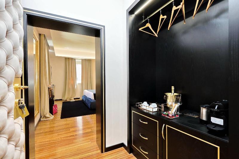 Spanish Diamond Luxury Suites Jacuzzi - Oda