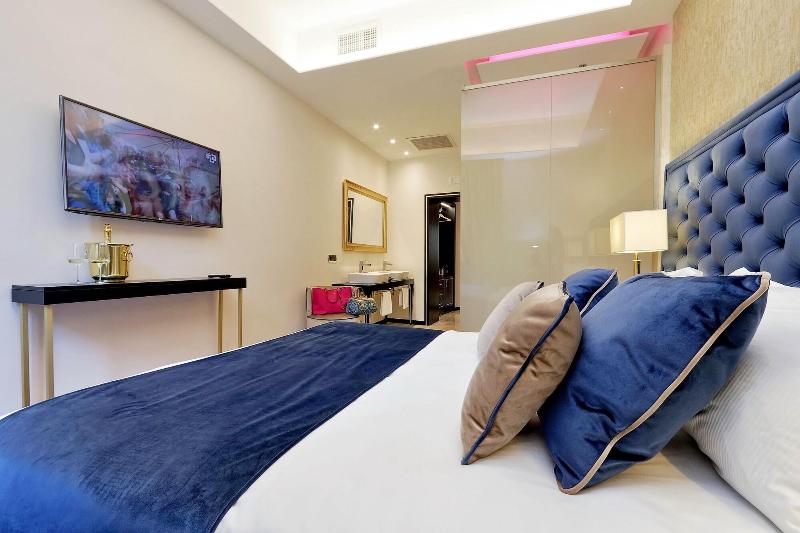 Spanish Diamond Luxury Suites Jacuzzi - Oda