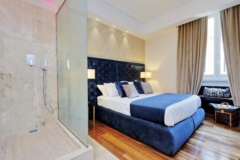 Spanish Diamond Luxury Suites Jacuzzi - Oda