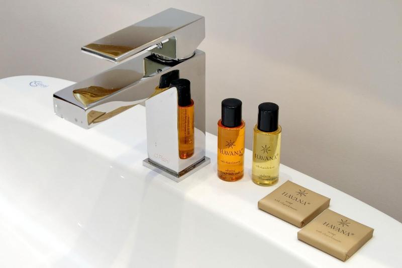 Spanish Diamond Luxury Suites Jacuzzi - Oda